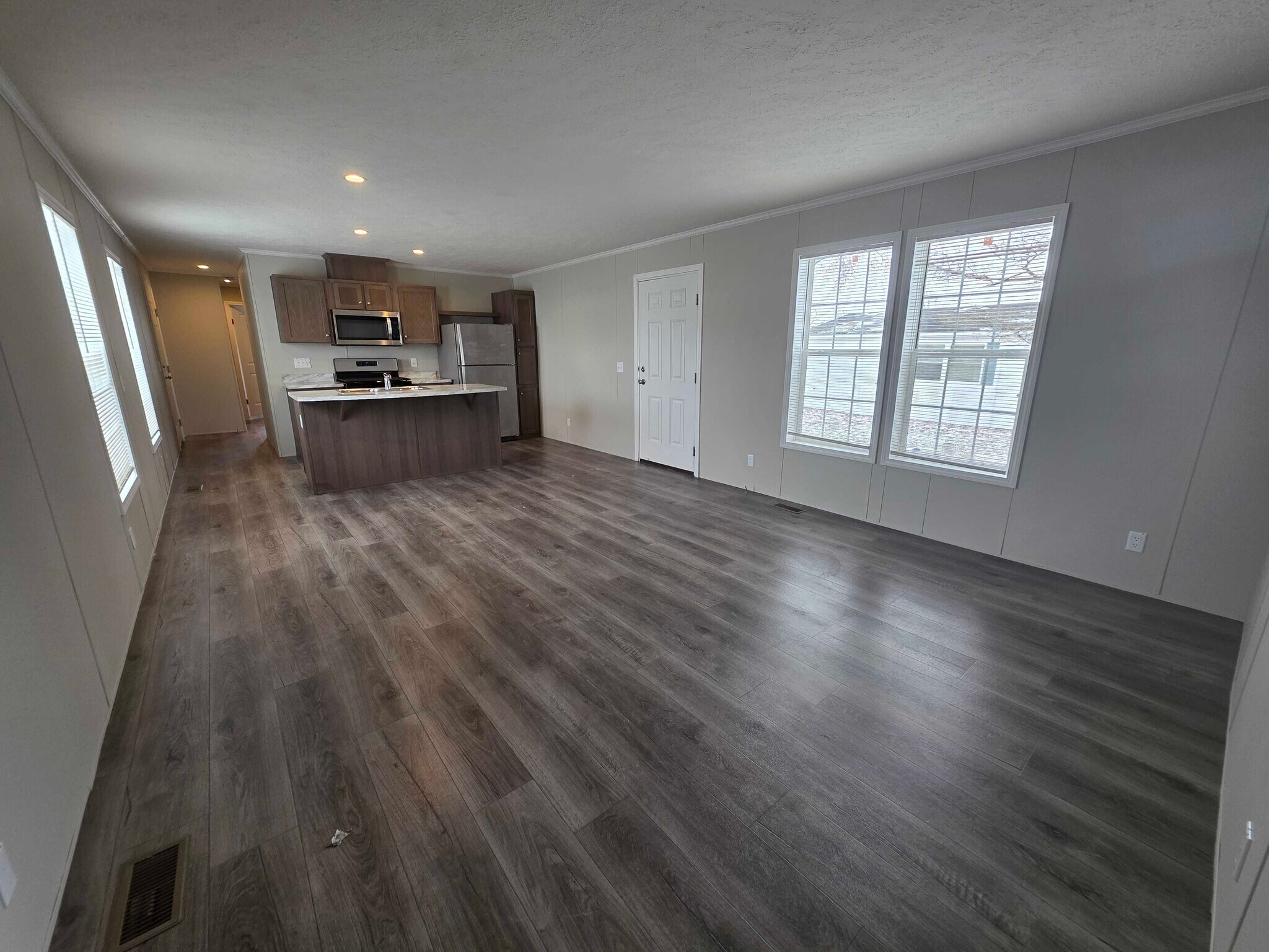 Building Photo - 4620 Hemlock Loop