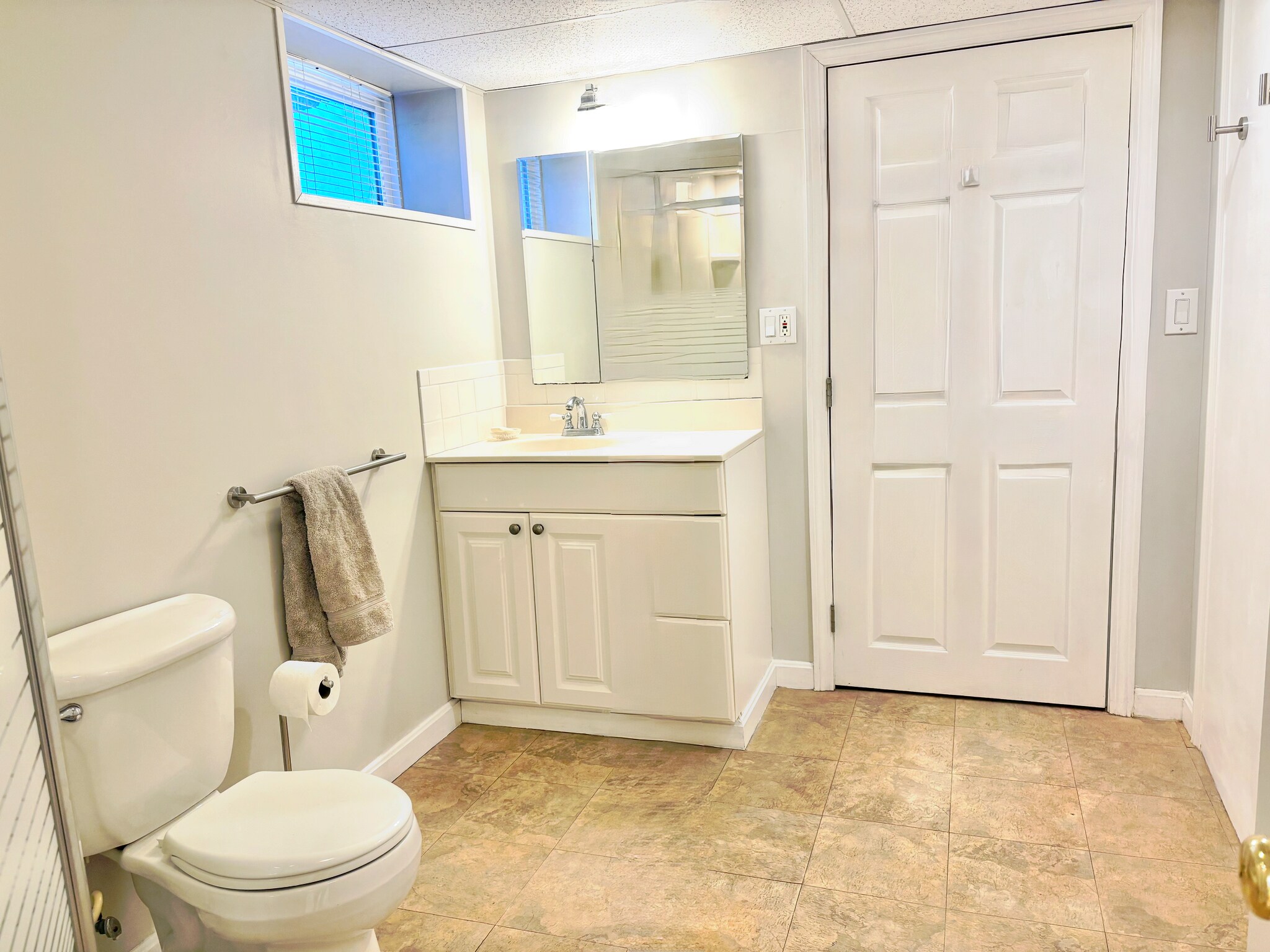 Building Photo - 1044 Broadway