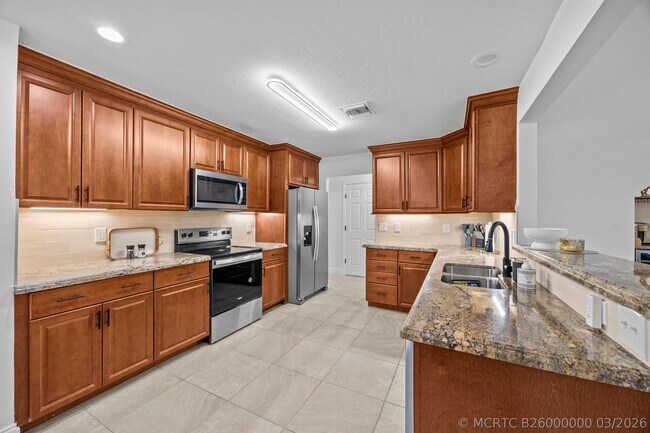 Building Photo - 2400 Seaford Dr