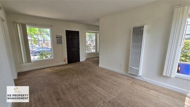 Building Photo - 303 Palm Ave