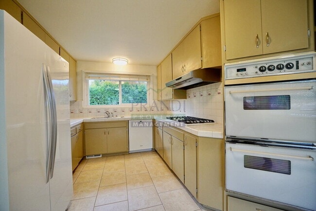 Building Photo - 893 Tiburon Blvd