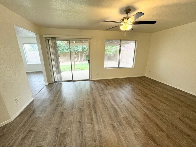 Building Photo - Stunning 4 Bedroom/2.5 Bath Home in Ahwatukee