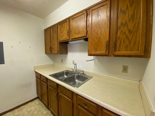 Building Photo - 5 N Chillicothe St