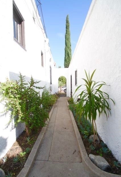 Building Photo - 1911 Cedar Ave