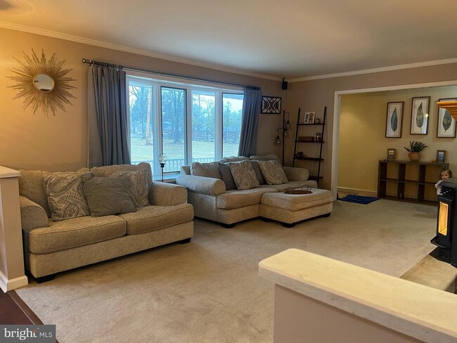 Building Photo - 46 Buck Dr