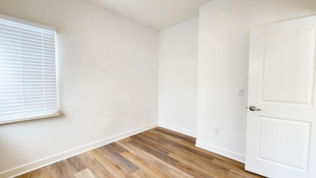 Building Photo - 636 N Orange Dr