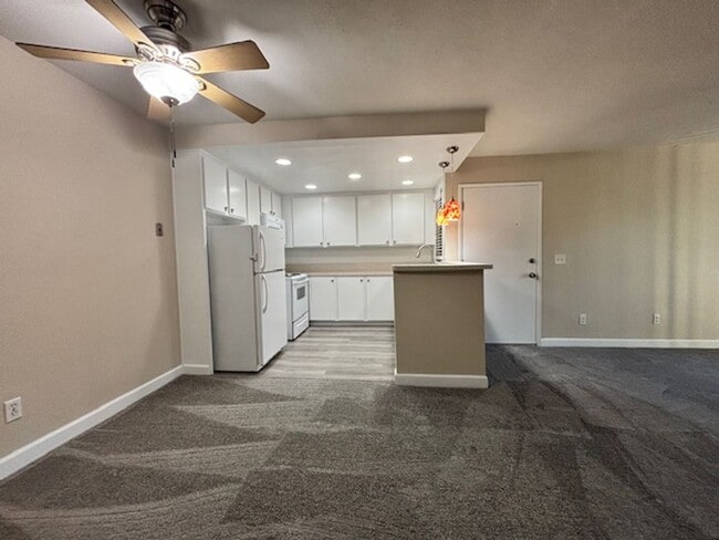Building Photo - Mission Valley-Beautifully Updated Condo-N...