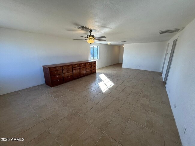 Building Photo - 1957 N Douglas Ave