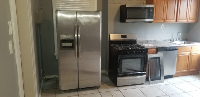 Building Photo - 2341 Russell Blvd