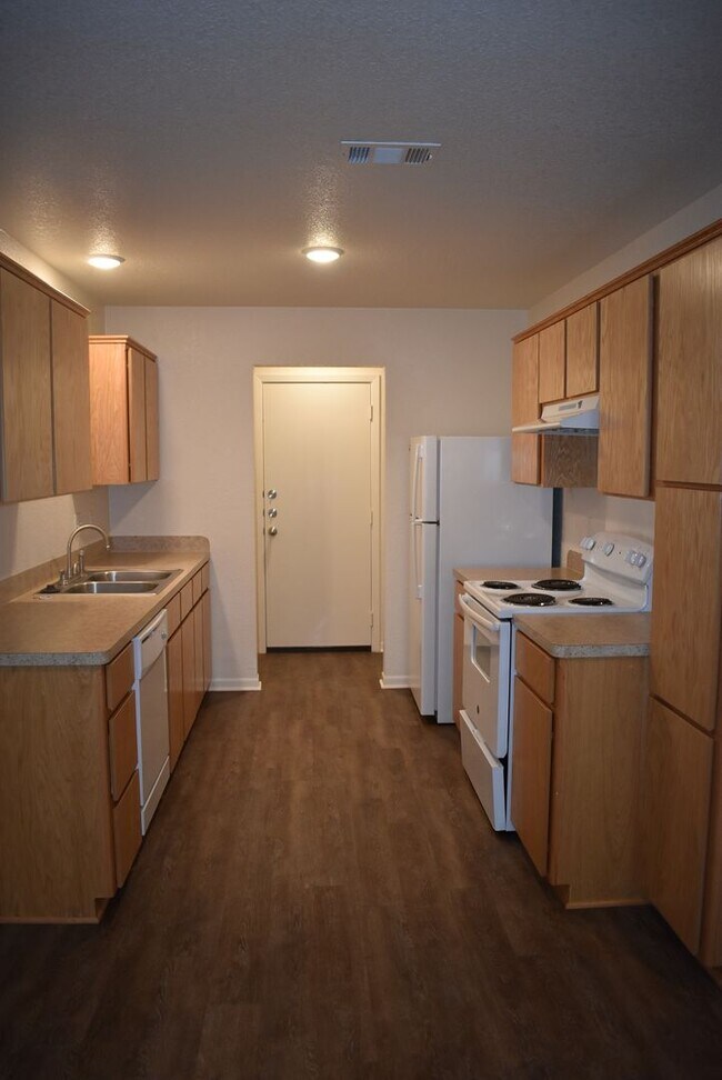 Building Photo - 201 Coby Dr