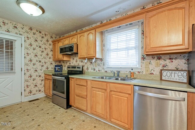 Building Photo - 4610 Linden Rd