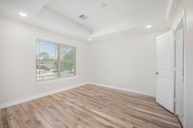 Building Photo - 7711 Antoine Dr