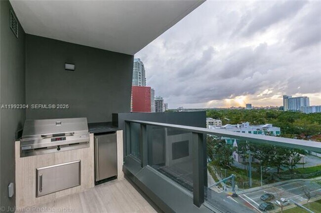 Building Photo - 1451 Brickell Ave