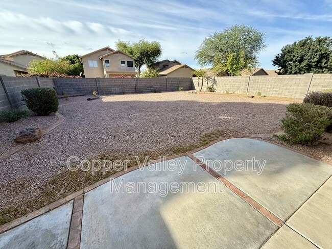 Building Photo - 4029 W Hackamore Dr