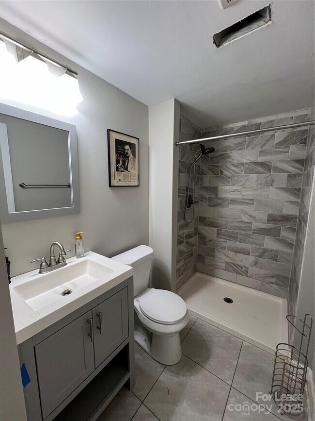 Building Photo - 5908 Amity Pl