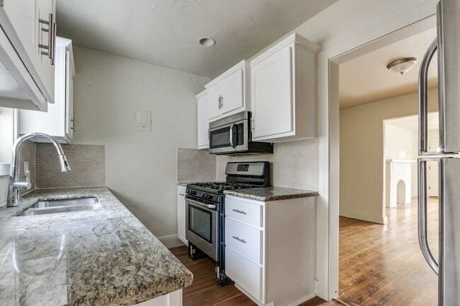 Building Photo - Charming Updated 1-Bedroom Home in Great L...