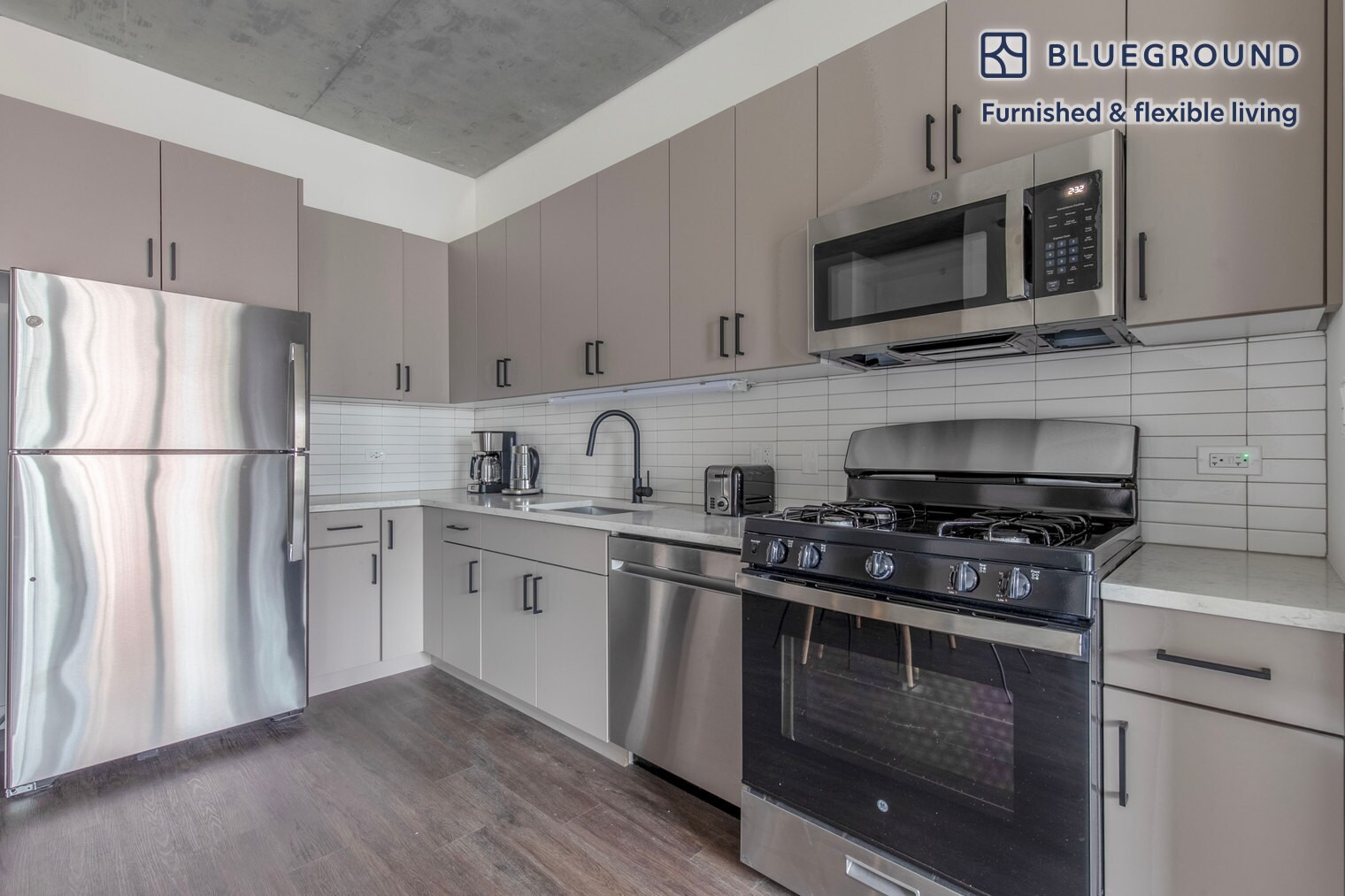 Building Photo - 411 W Chicago Ave