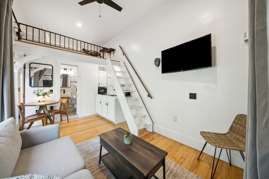 Building Photo - 33 Cannon St