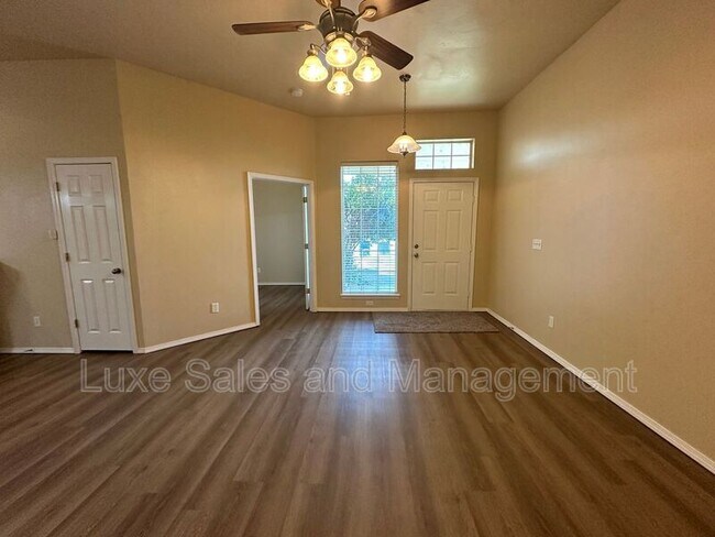 Building Photo - 706 Rockridge Cir