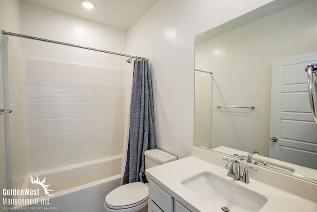 Building Photo - Modern 3Bdm 2.5Ba Home with Private Outdoor Retreat in Northwest Las Vegas.