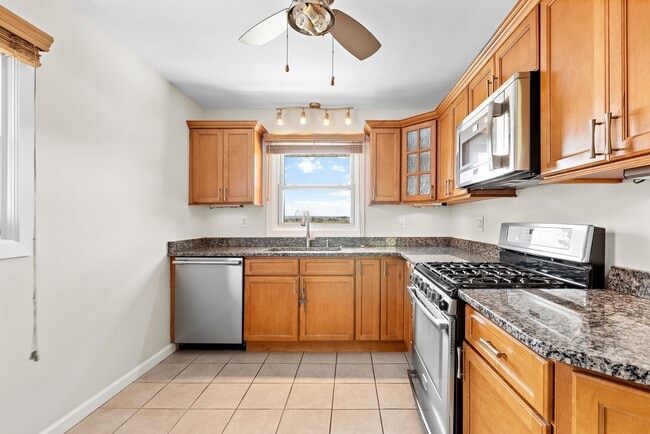 Building Photo - 689 9th St