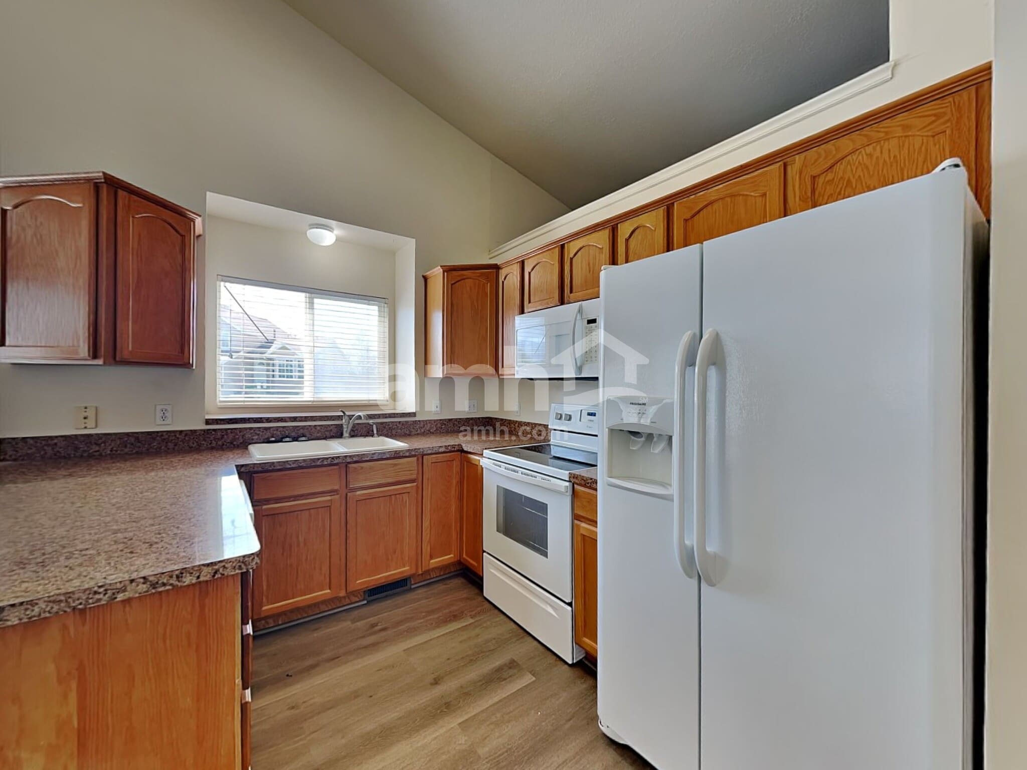 Building Photo - 68 E 350 S