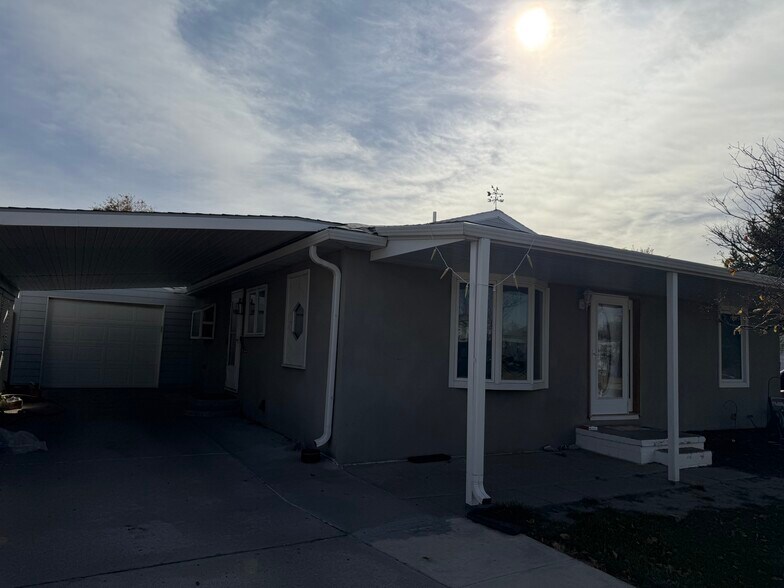 Building Photo - 569 Beverly Rd