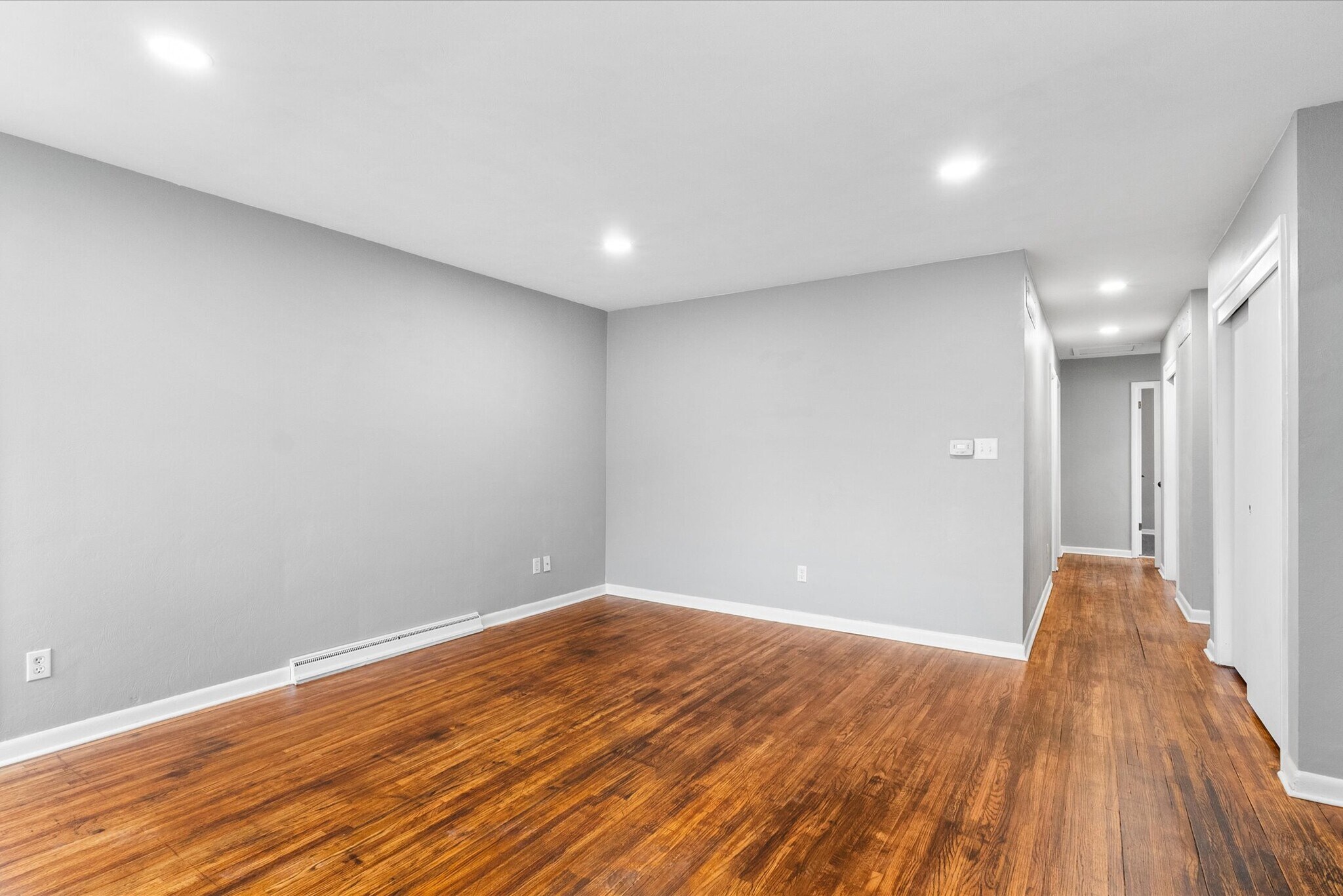 Building Photo - 1027 Curdes Ave