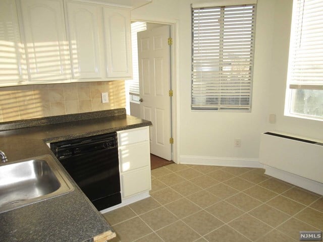 Building Photo - 320 Anderson Ave