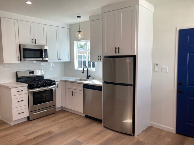 Building Photo - 3332 Thorpe Ave