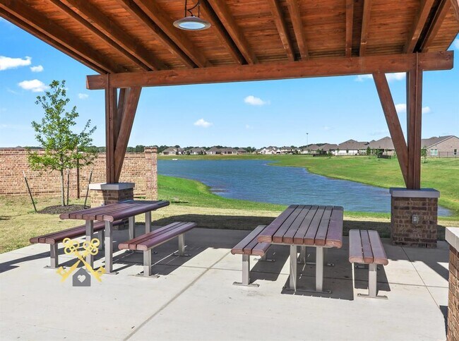 Building Photo - 2302 Sweet Bay Dr