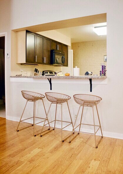 Building Photo - 234 N Broadway