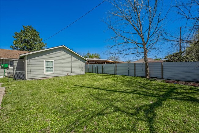 Building Photo - 418 E Witcher Ln