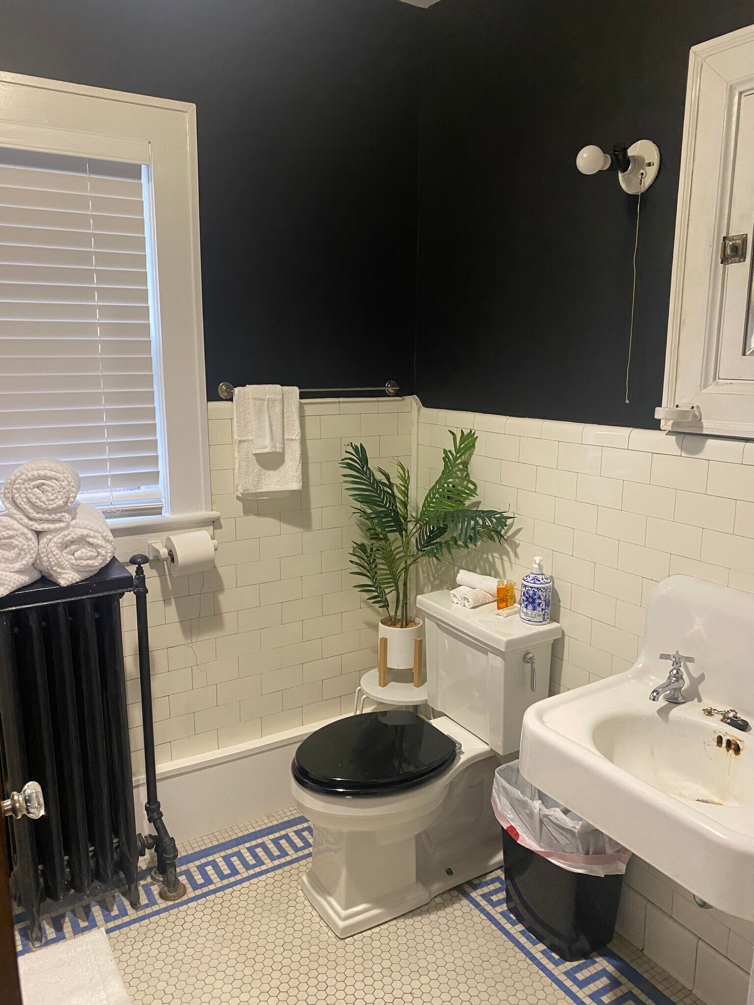 Building Photo - 301 Bingham Ave