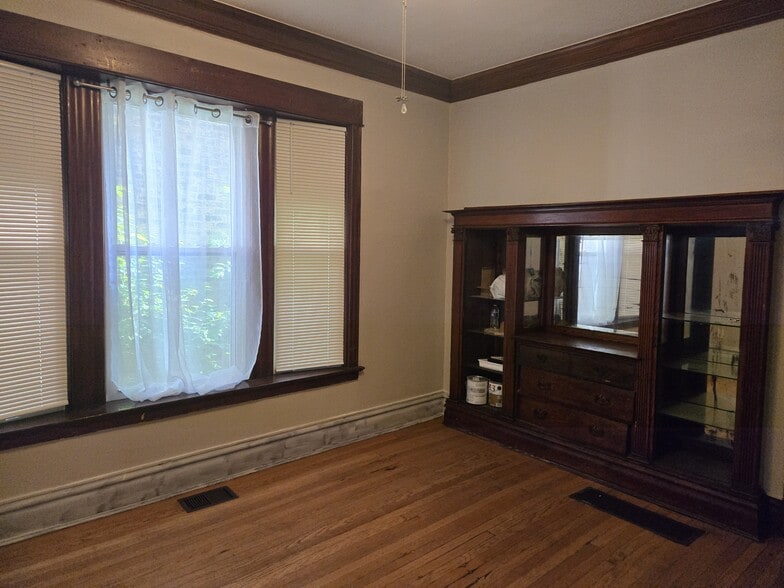 Building Photo - 6555 S Green St