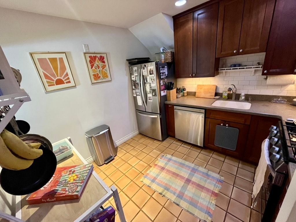 Kitchen - 87 Park St