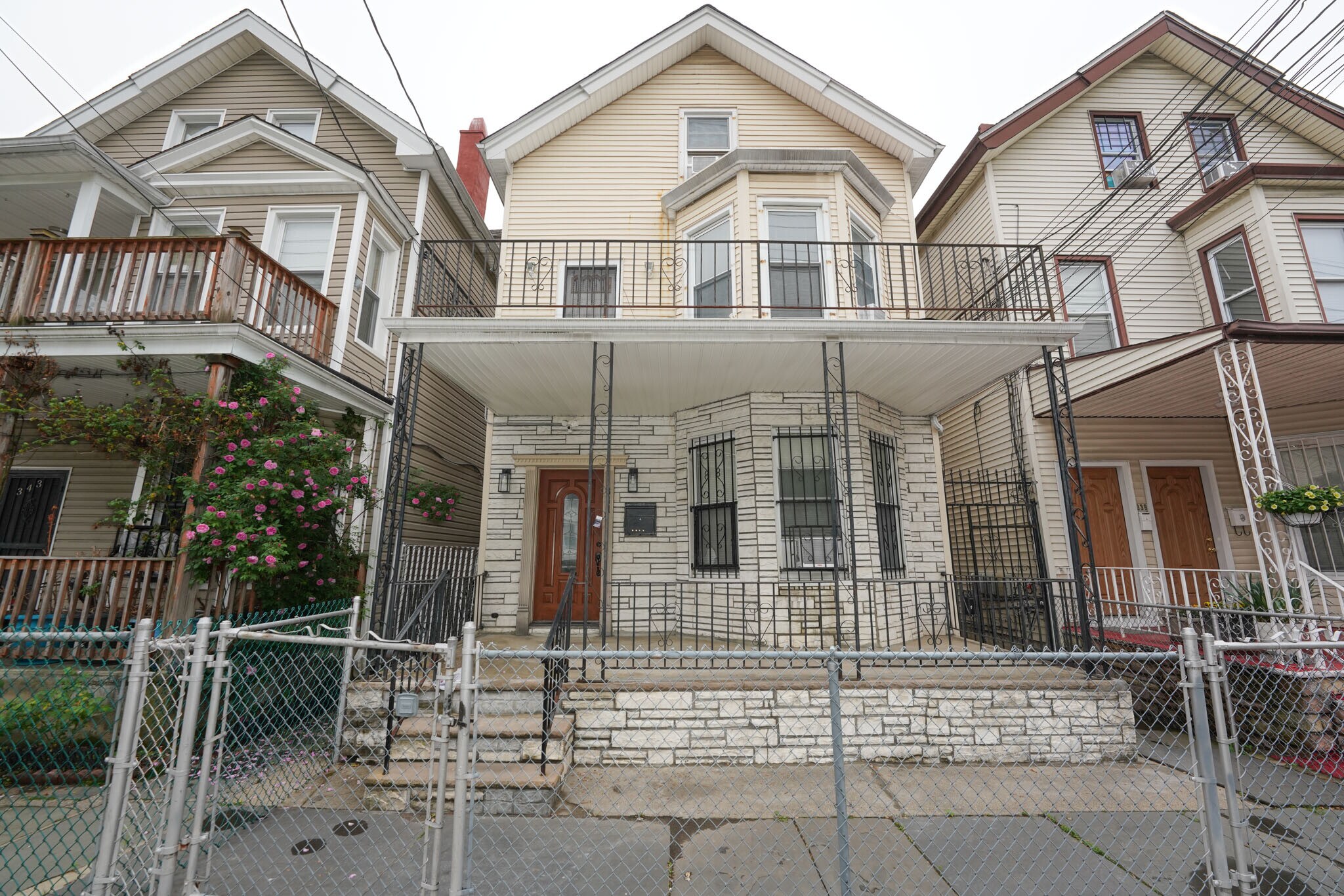 Building Photo - 341 Summer Ave
