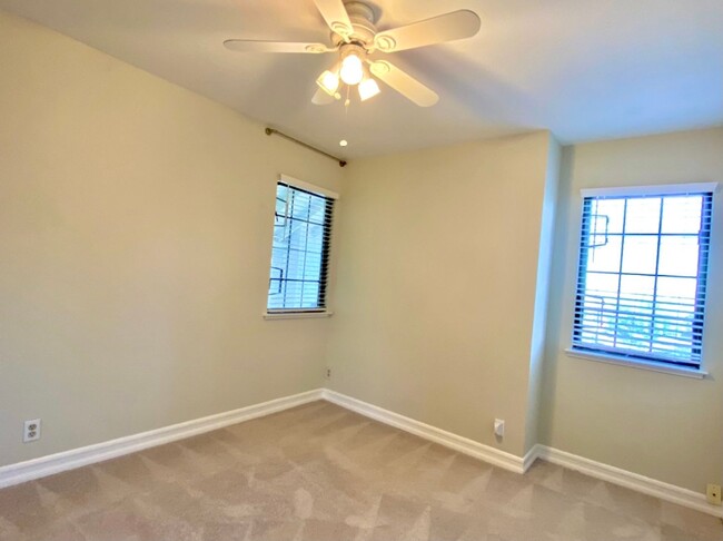 Building Photo - $4,000 / 3 BEDROOM - 1876 S.F. - STUNNING ...