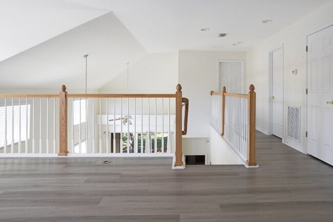 Building Photo - Pinellas Park, Gated Townhome Community 3/2.5/2CG