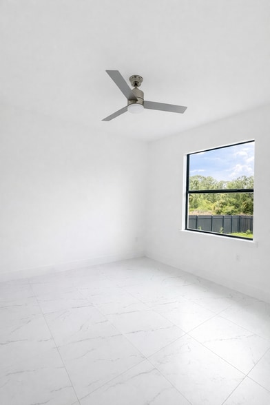 Building Photo - 478 Lotus Ave S