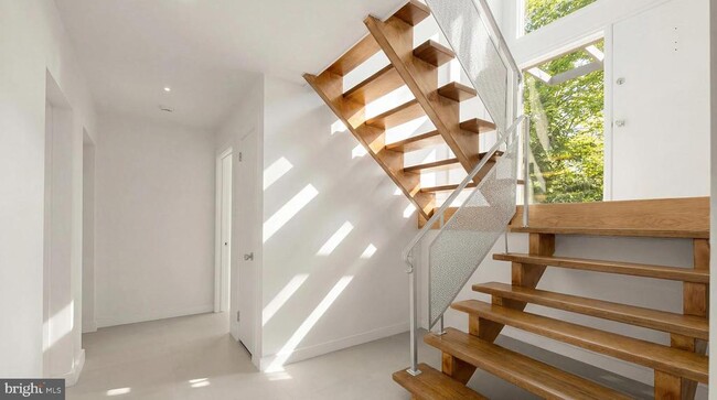 Building Photo - 10903 Beach Mill Rd