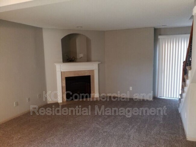 Building Photo - 4622 Willow Ave