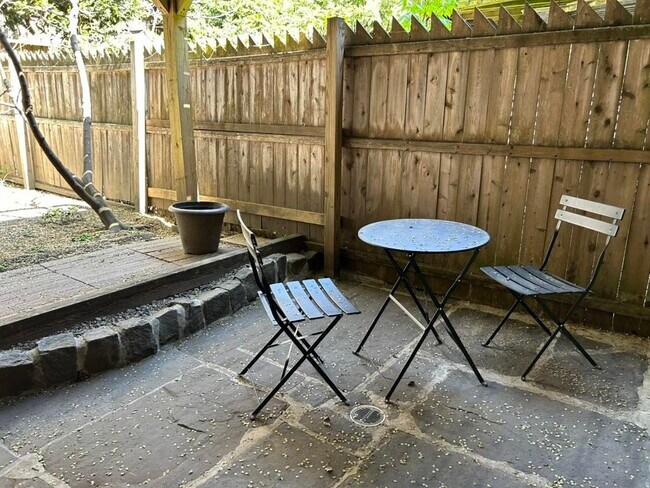 Building Photo - 100 Mercer St