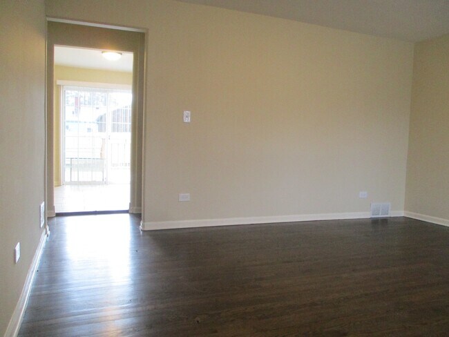 Building Photo - 448 Midway Dr