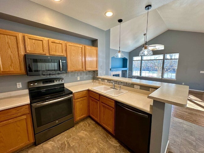 Building Photo - 9064 W Phillips Dr