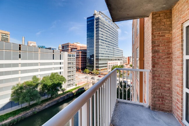 Building Photo - 250 President St