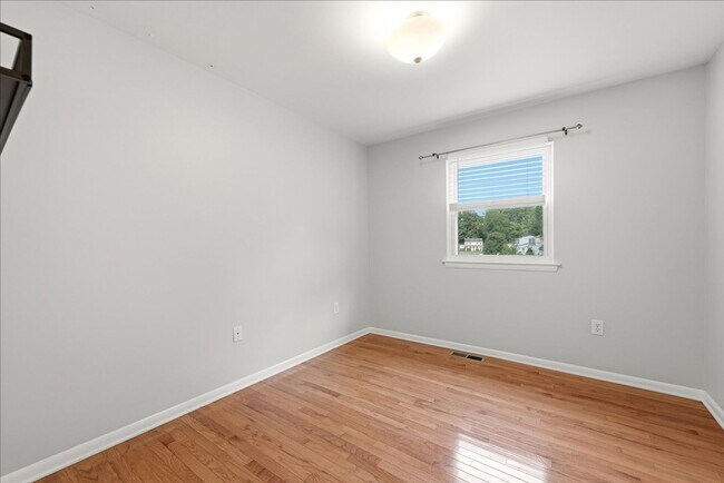 Building Photo - 5481 Saddler Ln