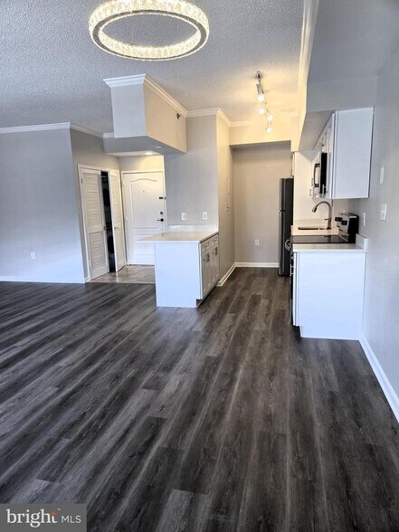 Building Photo - 1211 S Eads St