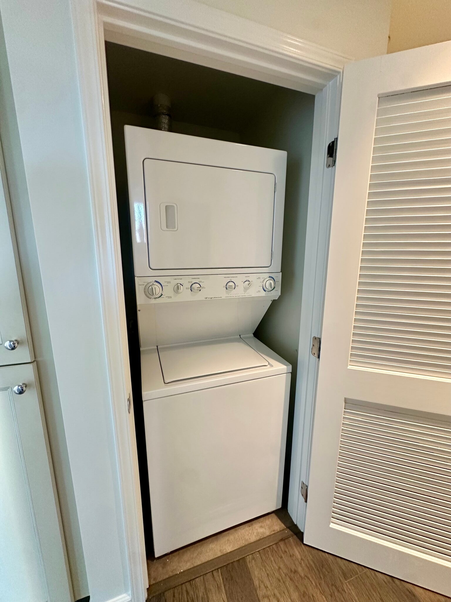 Building Photo - 1625 Granville Ave