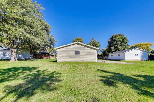 Building Photo - 705 Orchard Ln